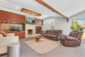 Guthrie's Place - Family Resort Style Home by Echuca Holiday Homes